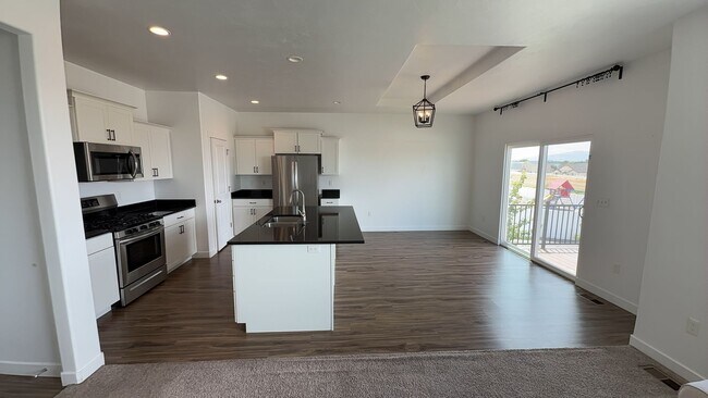 Building Photo - 8285 Lakeshore Dr