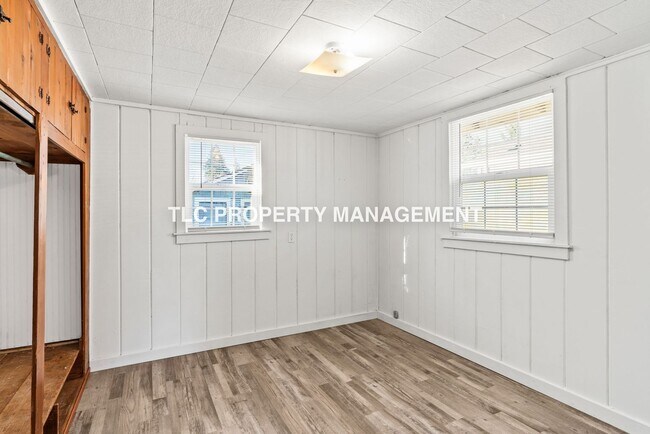 Building Photo - 717 S 2nd St