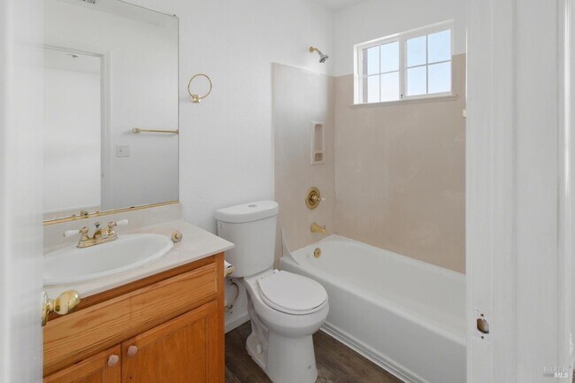 Building Photo - 712 Daniels Ave