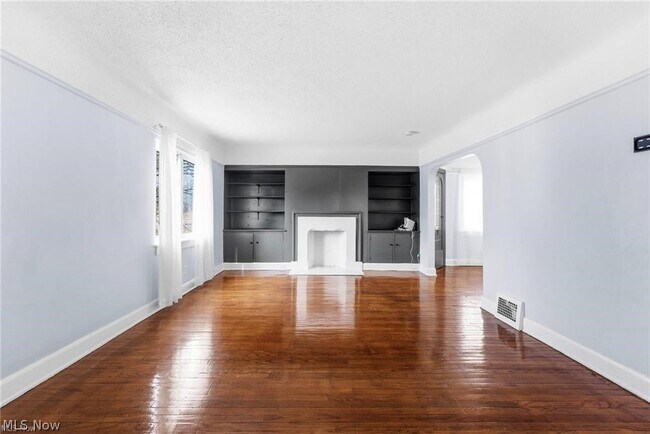 Building Photo - 876 Eloise Dr