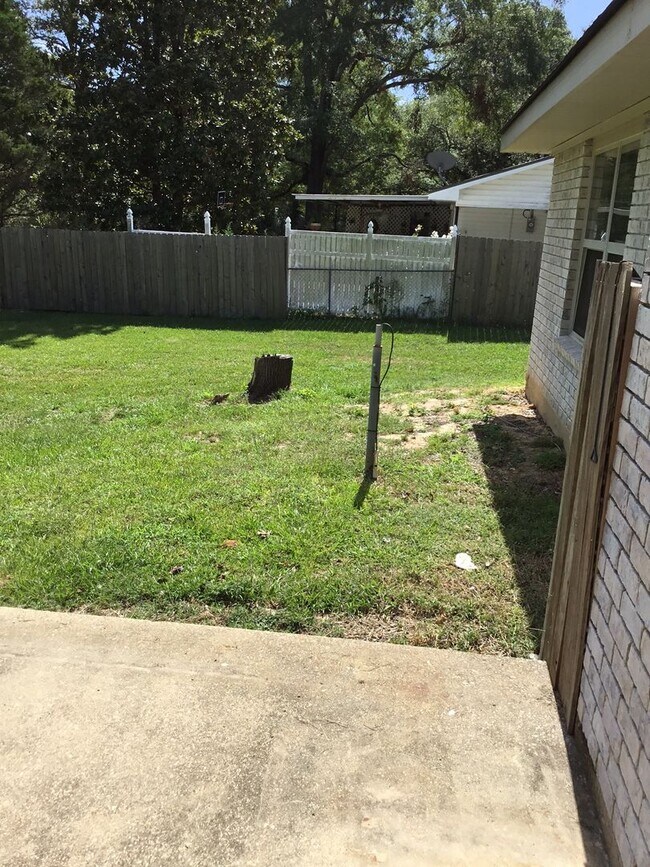 Building Photo - $500 OFF MOVE IN SPECIAL-VERY NICE BLANCHARD HOME. NORTH SHREVEPORT