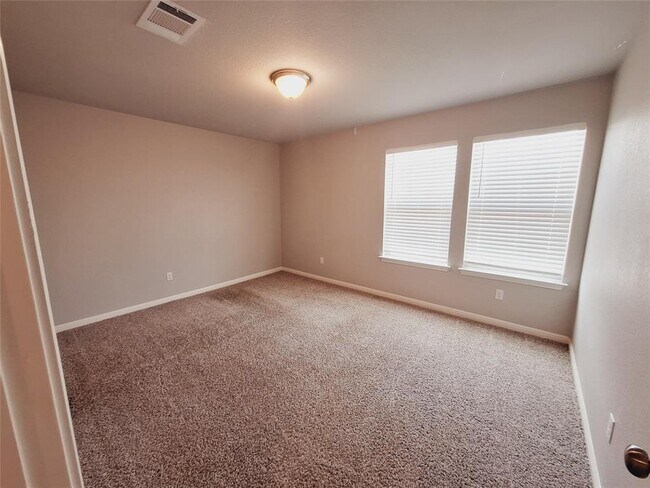 Building Photo - 124 Peruvian Ln
