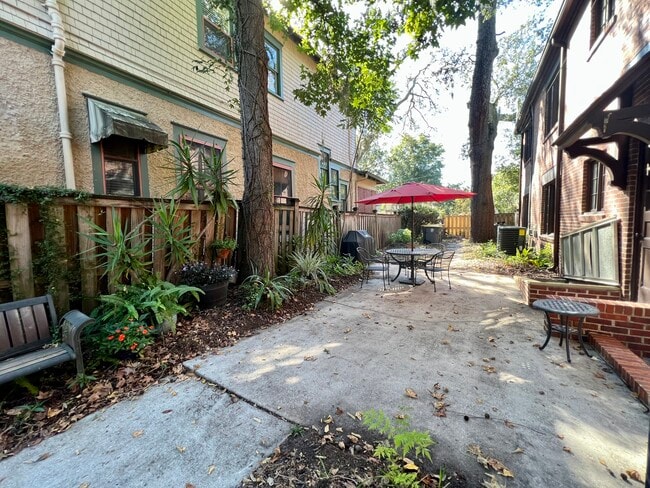 Building Photo - 2160 Forbes St