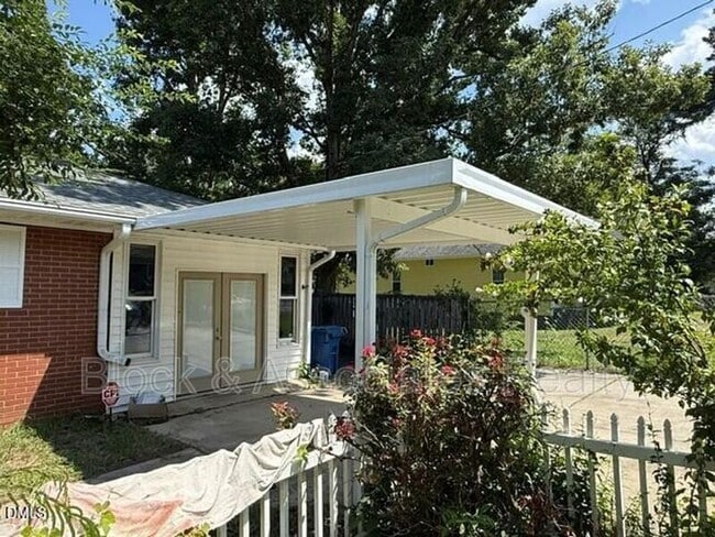 Building Photo - 714 Carter Ave