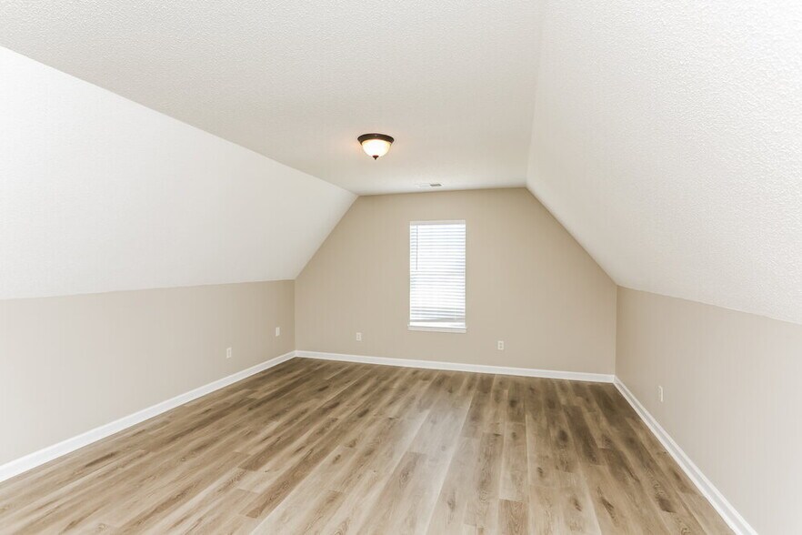 Building Photo - 7569 Red Berry Dr