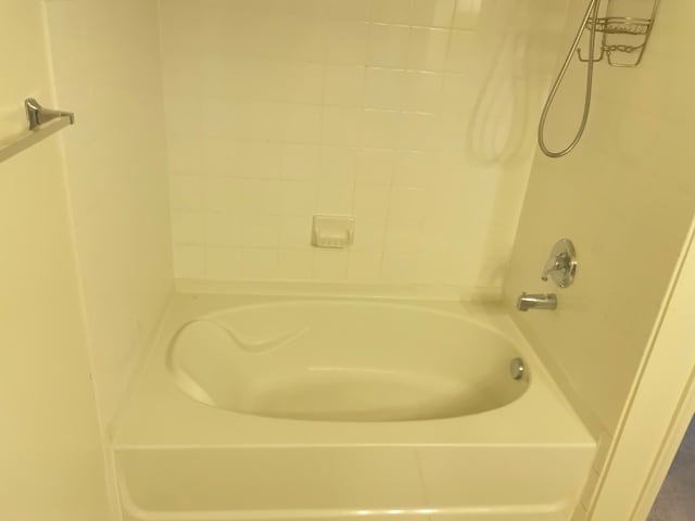 @nd BR Bathtub - 4860 Eisenhower Ave