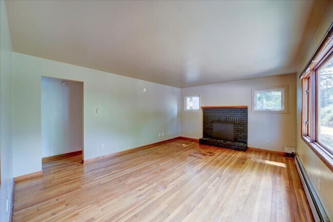 Building Photo - 3 Bedroom Apartment in Burlington VT Avail...