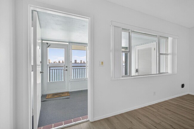 Building Photo - 100 Shore Ct