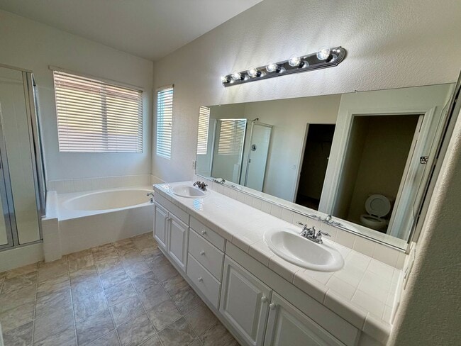 Building Photo - Beautiful 4bd 2.5ba  Murrieta Home with large yard!