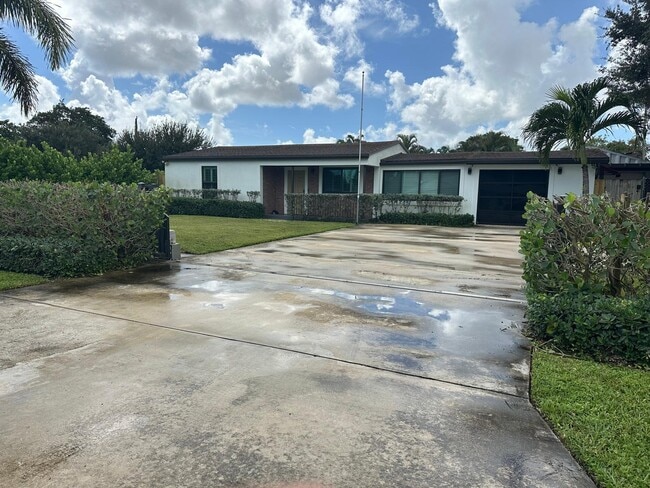 Building Photo - 2940 Cherokee Rd