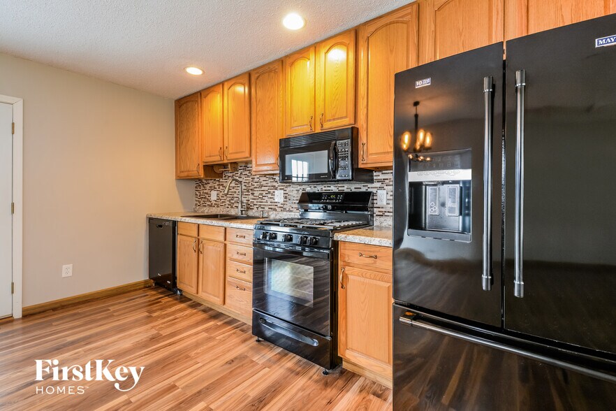 Building Photo - 1036 Drexel Dr