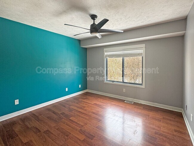 Building Photo - 2565 Orchard View Dr NE