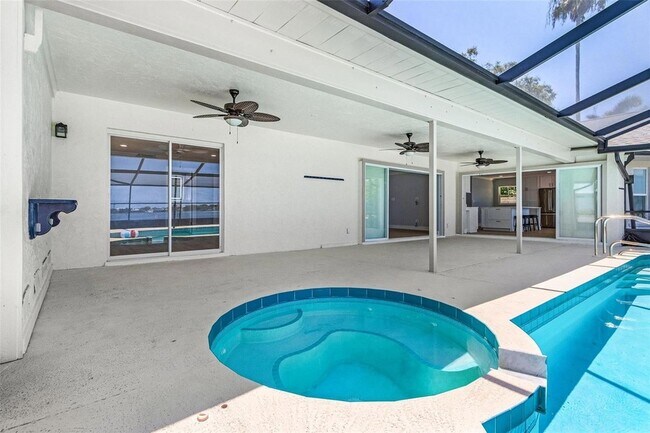 Building Photo - 716 Sarabay Rd