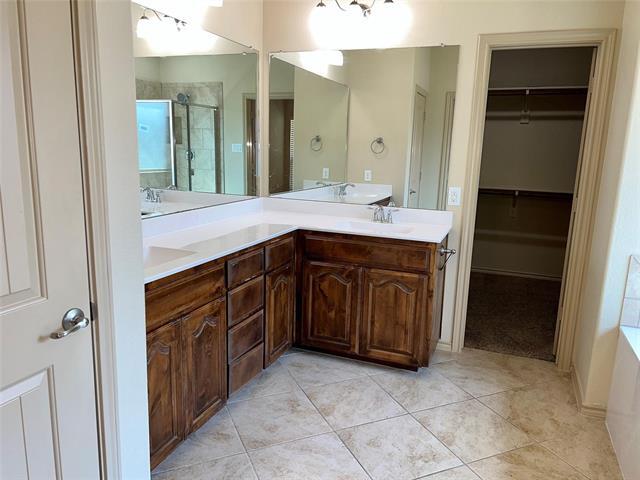 Building Photo - 8 Mapleridge Dr