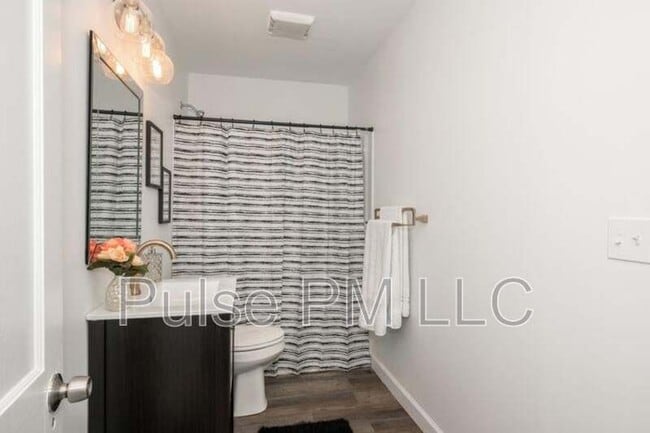 Building Photo - 2730 Dakota Ave