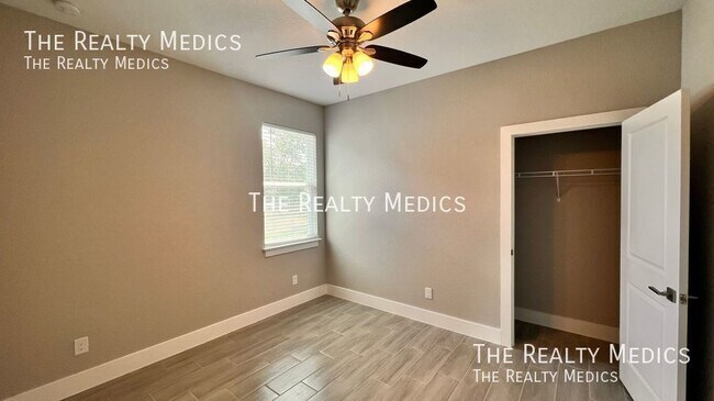 Building Photo - 265 Hyacinth Ct