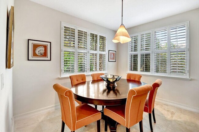 Building Photo - 122 SW 1st Ave