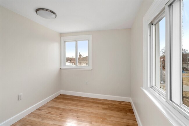 Building Photo - 157 Lake Ave