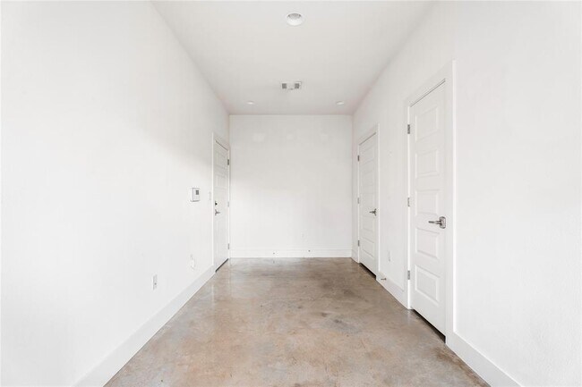 Building Photo - 2305 Coronado St