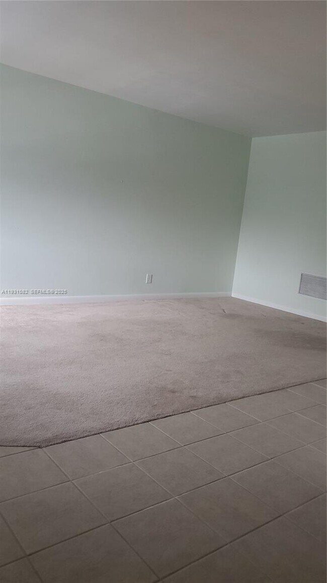 Building Photo - 2400 Lake Osborne Dr