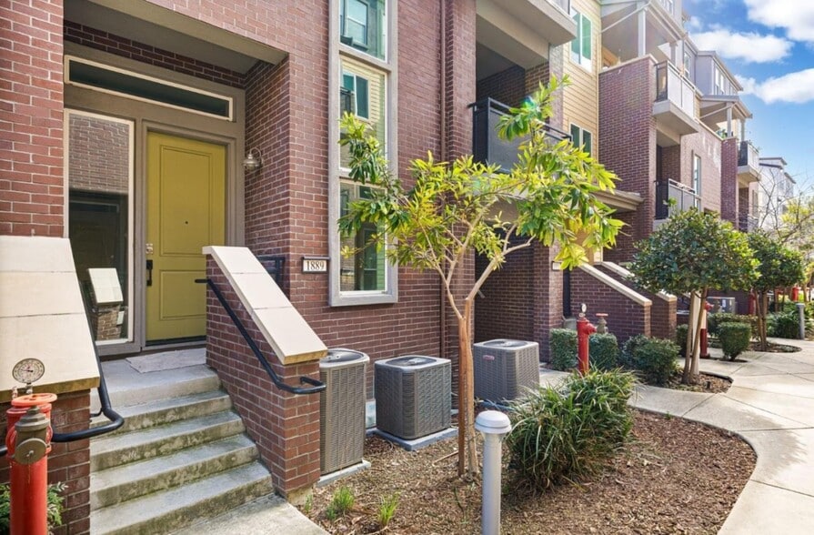 Building Photo - 1889 Sable Pl