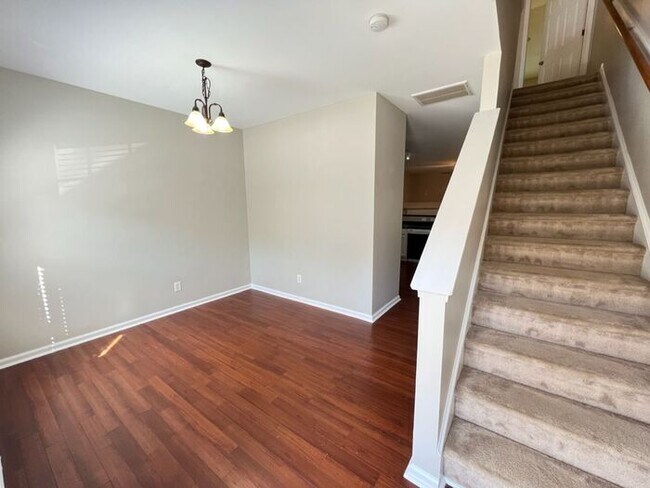 Building Photo - Fantastic 2 Bedroom Durham Townhouse