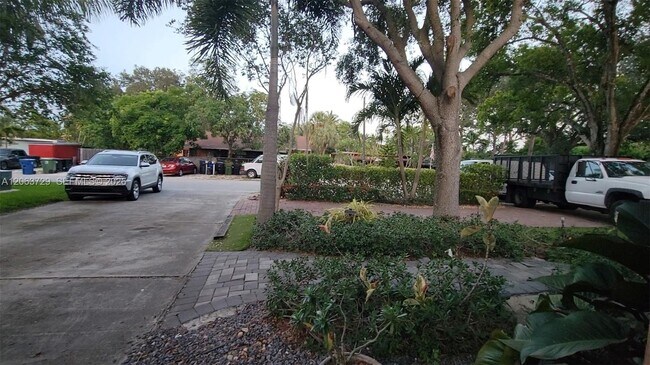 Building Photo - 1115 SW 25th Ave