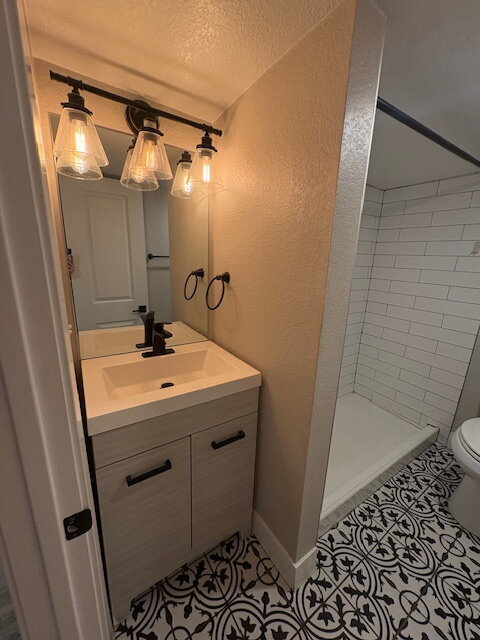 Building Photo - One-Bed Ground Floor Apartment - Edgewater...