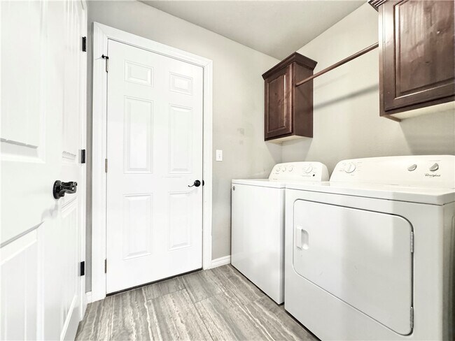 Building Photo - 4687 W Croft Dr
