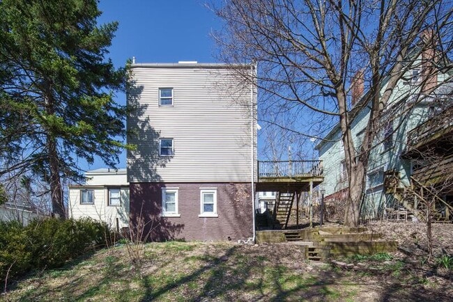 Building Photo - 56 Thompson St
