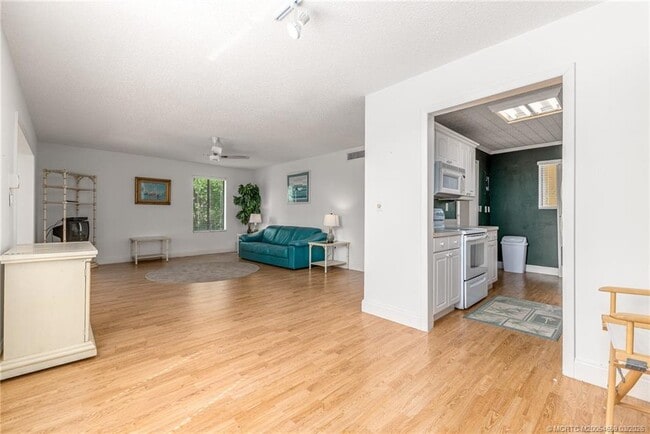 Building Photo - 5393 SE Miles Grant Rd