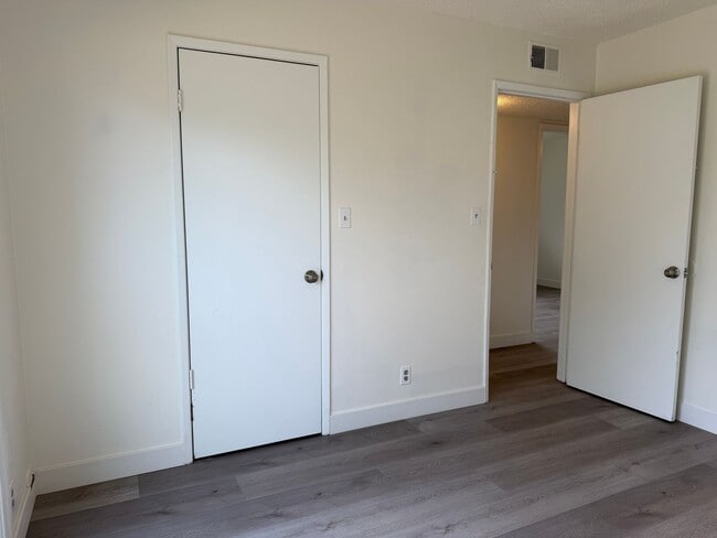 Building Photo - 2635 Moderna Ct