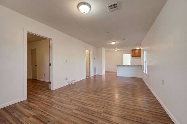 Building Photo - Cute 2BD/1BTH Home in the Heart of OKC Near OU Medical Center