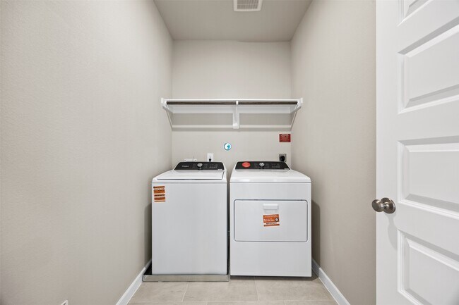 Building Photo - 4115 Glowing Hearth Dr