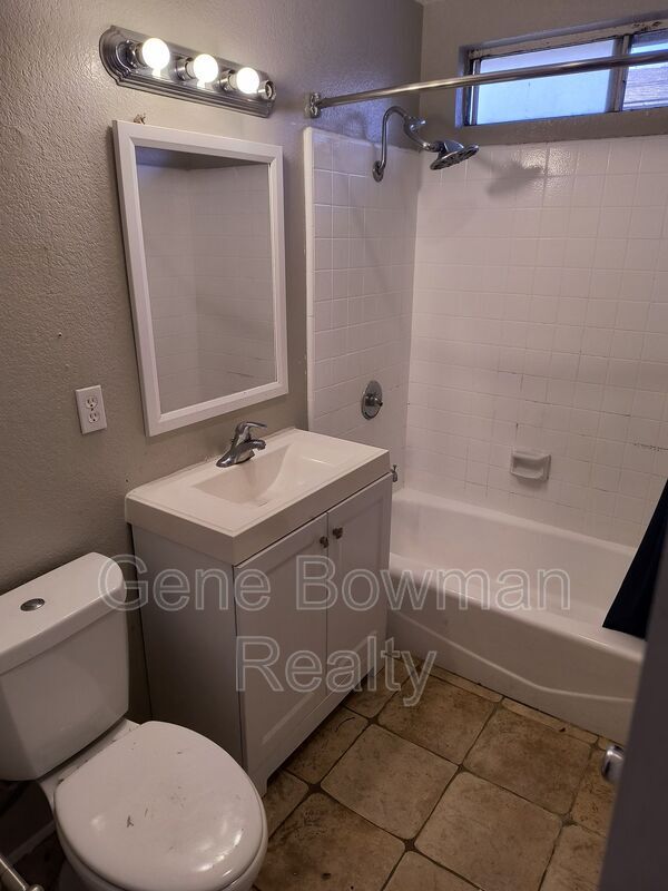 Building Photo - 781 Cypress Ave