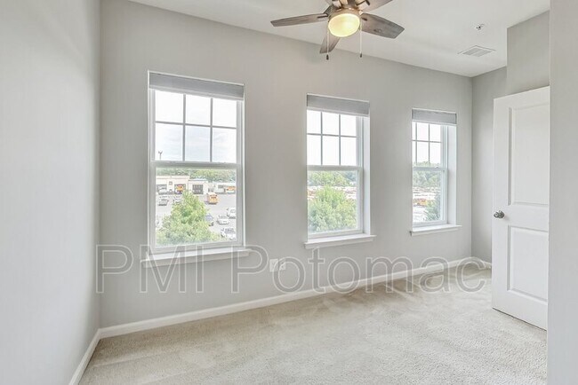 Building Photo - 22502 Tate St