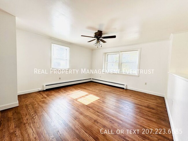 Building Photo - Beautifully renovated 3-bedroom, 1.5-bathr...