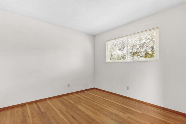 Building Photo - Classic Davis Manor Ranch — 3 Bed, 2 Bath with Covered Patio and Large Yard