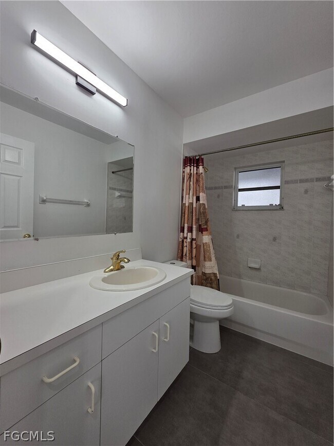 Building Photo - 2228 SE 19th Ave