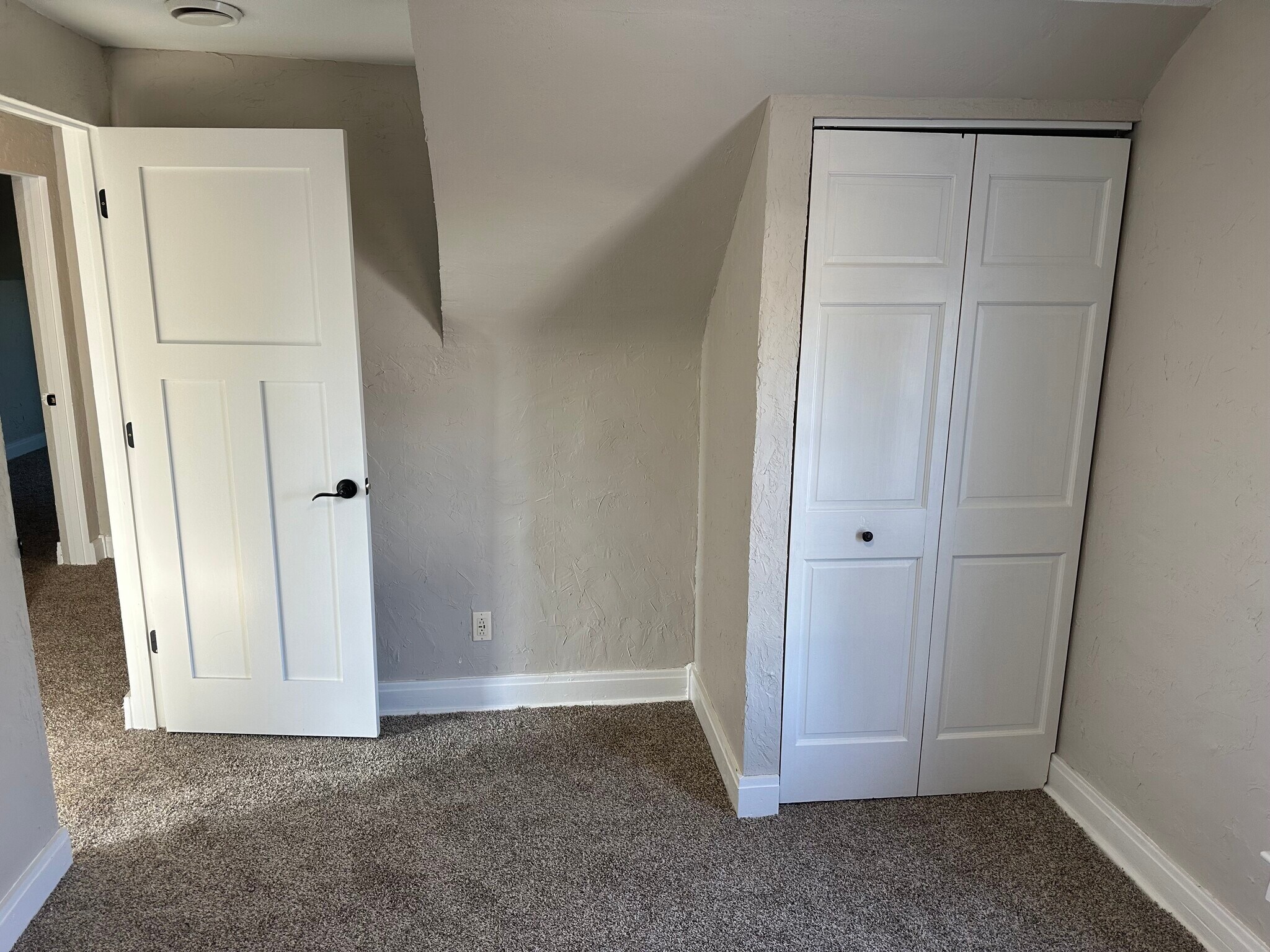 Building Photo - 307 N Mary St