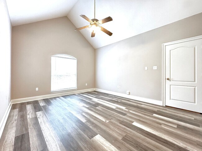 Building Photo - Spacious New Orleans-Style 3BR/2.5BA Townh...