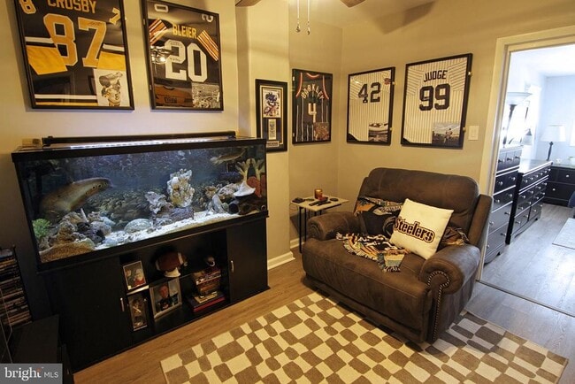 Building Photo - 6161 Lawnton St