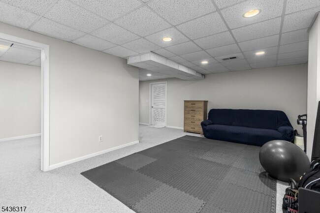Building Photo - 21 Edgefield Dr