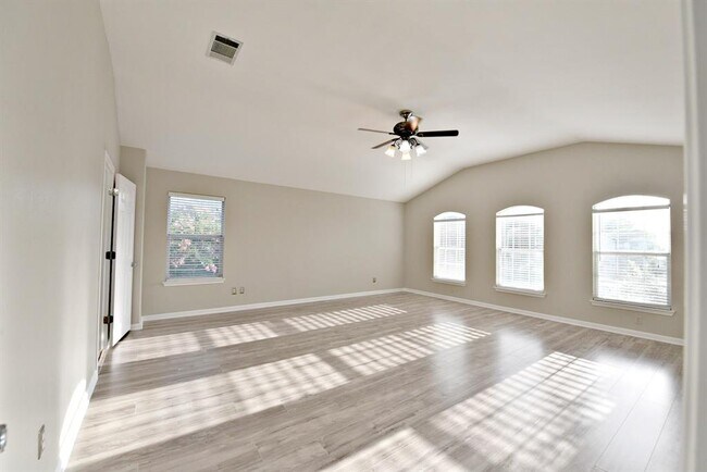 Building Photo - 2806 Stirrup Cove