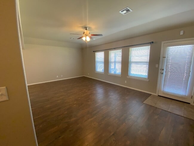 Building Photo - 15201 E 109th St N