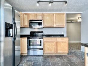 Building Photo - 933 E Front St