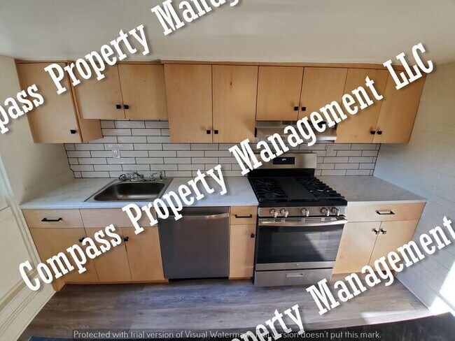 Building Photo - $1595 - 4 Bed, 1.5 Bath Half Double Home -...