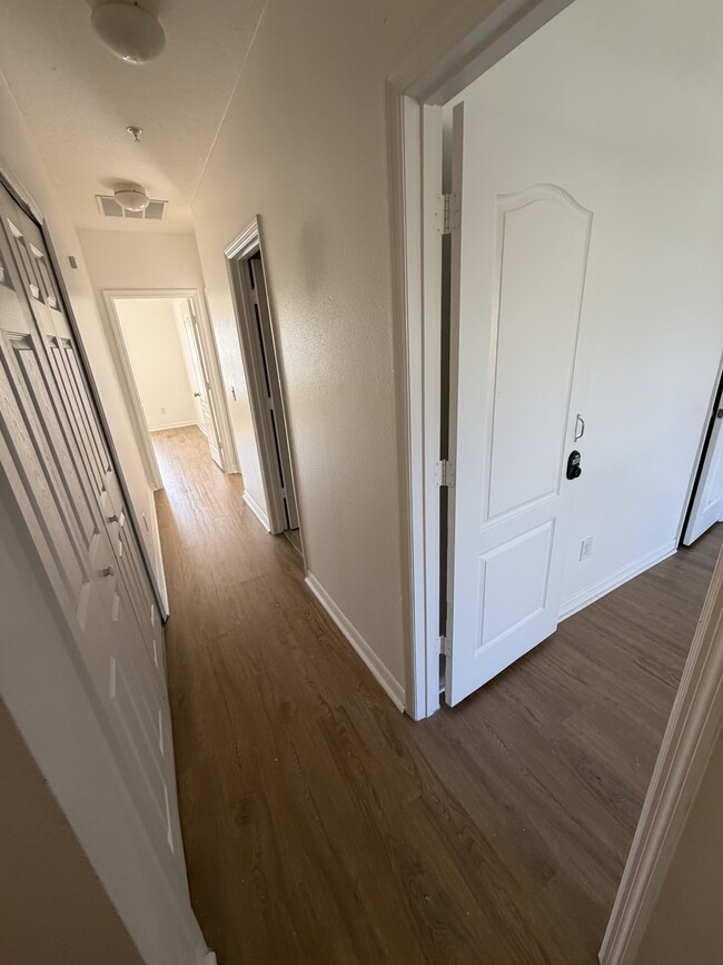 Building Photo - 449 Scarlatti Ct