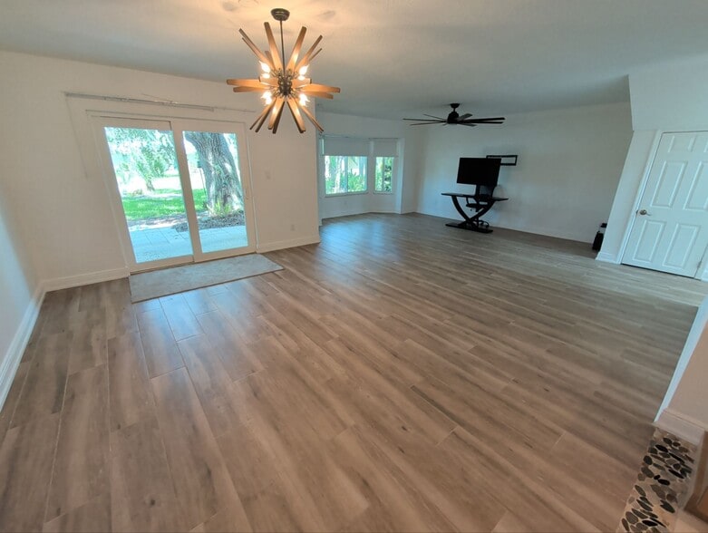 Building Photo - 1286 N Seagull Pt