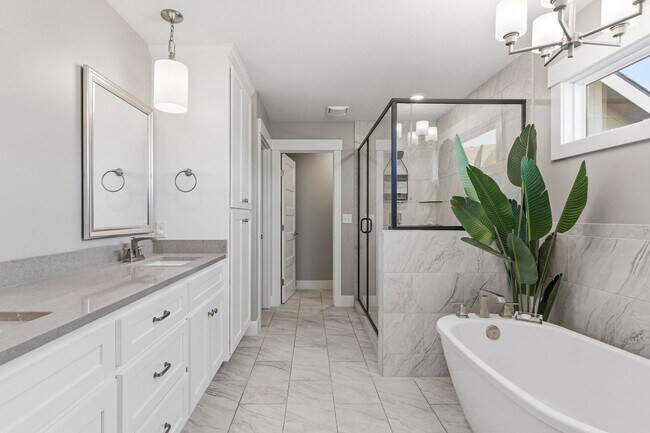 Building Photo - Stunning 6 Bed, 3 Bath Heritage Hills Home | 3-Car Garage | Walk-Out Basement